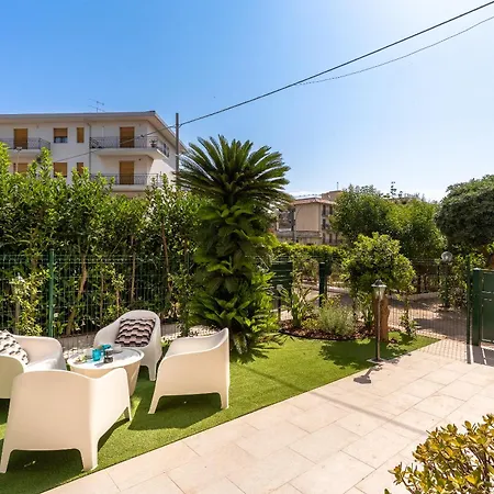 Gianna E Mimmo With Garden By Wonderful Italy